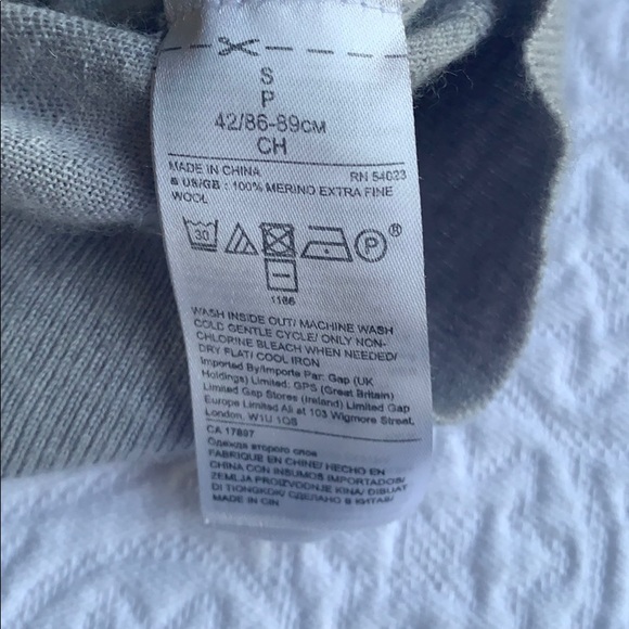 Banana Rebublic lights gray crew neck sweater - Picture 3 of 3